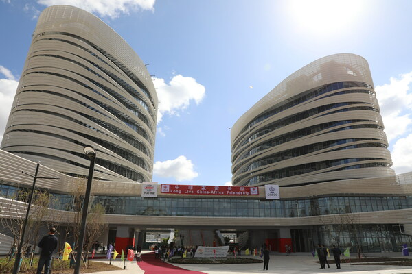 Photo shows the first phase of the headquarters of the Africa Centers for Disease Control and Prevention (Africa CDC), a China-aided project, in Addis Ababa, Ethiopia. (Photo by Yan Yunming/People's Daily)