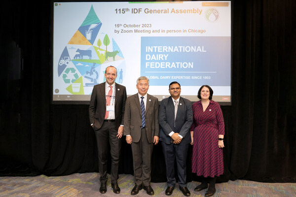 Dr. Yun elected to the Board of Directors at the IDF General Assembly in Chicago