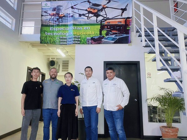 The Head of HUIDA TECH Americas and the Staff of Mexican Dealer ORBITECH
