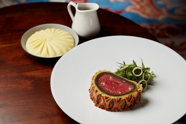 The extensive menu features many of Gordon Ramsay’s signature dishes, including Beef Wellington and Fish & Chips.