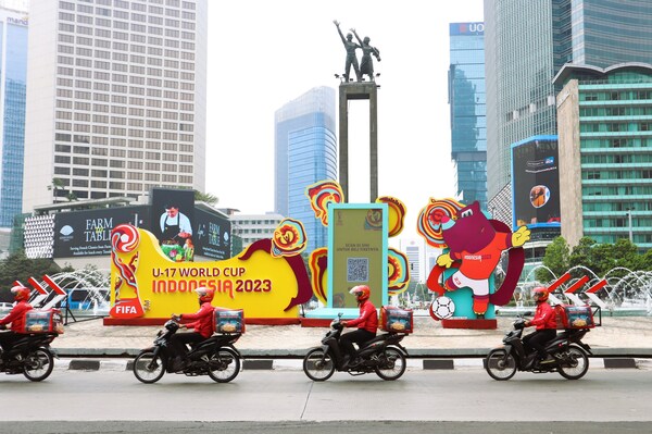Rayakan ulang tahun ke 16, motor delivery PHD convoy keliling Jakarta.