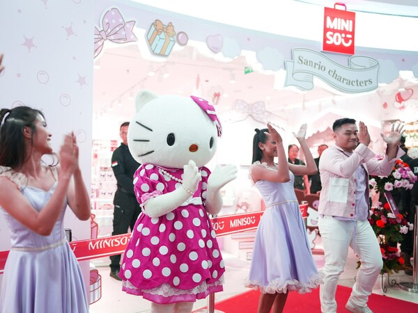 The Iconic Hello Kitty Mascot Shows Up at MINISO's Grand Opening Ceremony
