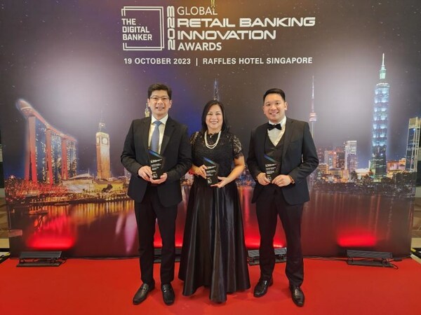 UnionBank's Institutional Segment Marketing Head, Dino Velasco IV with Philippine Retail Banker of the Year- Therese Chan Director, Head of Wealth Management and Brokerage, and Best Relationship Manager of the Year-Justin Richmond T Dy, Senior Relationship Manager & VP for Financial Services and Insurance Brokerage,