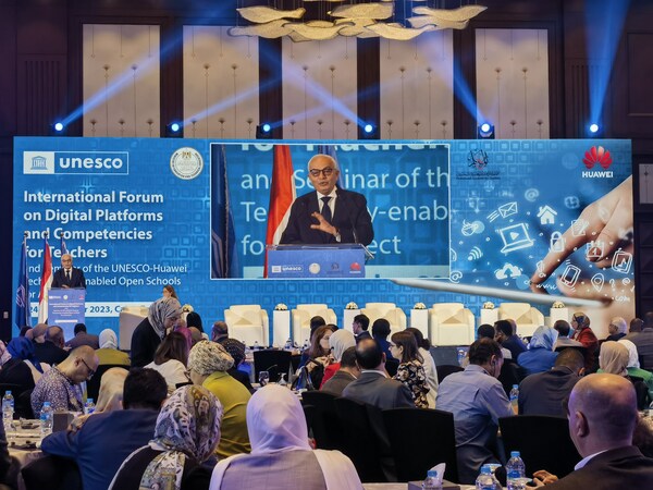 October 25, 2023, at the UNESCO-Huawei International Forum on Digital Platforms and Competencies for Teachers, Egypt’s Ministry of Education officially launched the National Distance Learning Centre for the Continuous Professional Development of Educators.