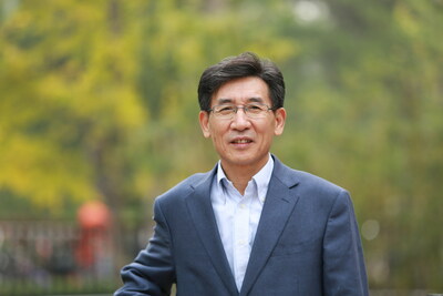 Professor Qikun Xue is China’s first scientist to win this award in the field of condensed matter physics.