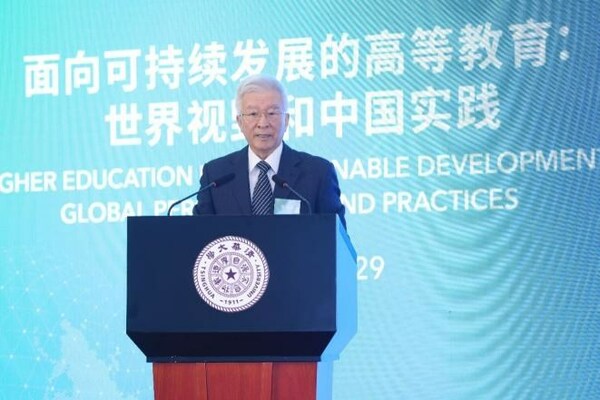 Guan Peijun, vice president of the China Association of Higher Education, speaks at the 2nd Tsinghua Higher Education Forum, Oct. 28, 2023. [Photo courtesy of Tsinghua University]