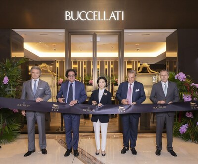 (左至右) 美高梅酒店业务高级副总裁狄艾文先生、Buccellati布契拉提特别销售和VIP客户总监Luca Buccellati先生、士出式美高梅中国控股有限公司董事长及执行董事何超琼女士、席剪Buccellati布契拉提荣誉主席兼创意总监Andrea Buccellati先生及Buccellati布契拉提亚太区首席执行官Dimitri Gouten先生共同揭幕Buccellati布契拉提澳门美高梅精品店