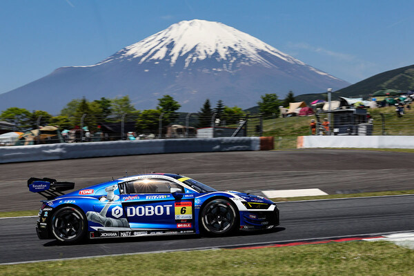 DobotがスポンサーとなったSuper GTチームが3位を収め、協働ロボットが日本自動車産業への進出を更に加速