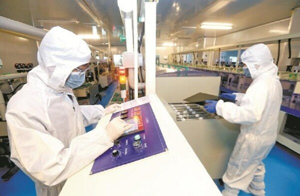 The picture shows Qingyuan Innovation Laboratory where researchers operate on the production line of developer solution.