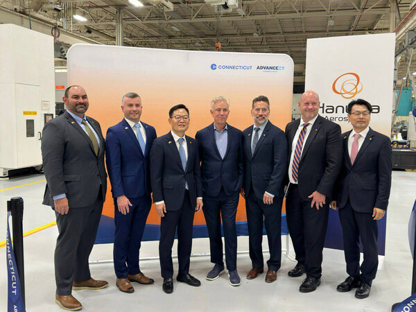 CEO and President of Hanwha Aerospace, Son Jae-il, and the Connecticut Governor Ned Lamont participate in the announcement event for the establishment of Hanwha Aerospace's International Engines Business headquarters in Cheshire, Connecticut.