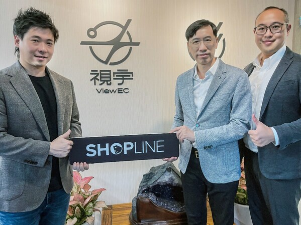 視宇 ViewEC 董事長郭雨新（右二）與總經理黃英豪（右一），和 SHOPLINE 台灣總經理葉力維（左一），共同攜手合作。