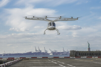 Volocopter 2X flying crewed over Downton Manhatten completing the first ever eVTOL-fight in Downtown Manhattan