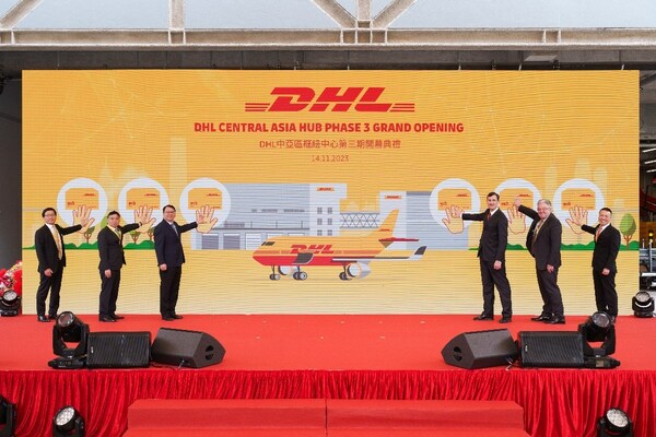DHL Express今天宣布位於香港的中亞區樞紐中心擴建部分隆重開幕，總投資高達49 億港元（5.62億歐元），實踐DHL協助香港發展成為國際航空樞紐的承諾。主禮嘉賓包括：香港特別行政區政府政務司司長陳國基先生（左三）；香港特別行政區政府運輸及物流局局長林世雄先生（左二）；香港機場管理局行政總裁林天福先生（左一）；DHL集團行政總裁麥韜遠（Tobias Meyer）博士（右三）；DHL Express行政總裁John Pearson先生（右二）；及DHL Express亞太區行政總裁李植興先生（右一）。