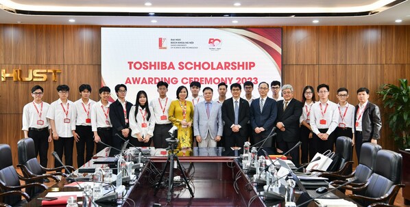 Toshiba Establishes Scholarship Program with Hanoi University of Science and Technology