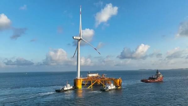 XCMG’s XGC28000 Crawler Crane Completes Installation of the World’s First Offshore Floating Wind Power and Aquaculture Project.