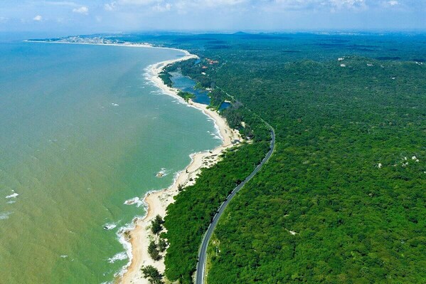울창한 녹지와 완벽한 날씨를 자랑하는 베트남 해변 낙원 '호짬'