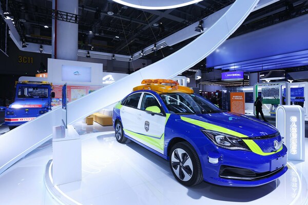 2023年第二届全球数字贸易博览会-香港国际机场的无人驾驶拖车、无人驾驶巡逻车展区