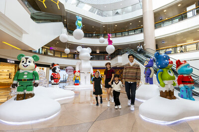 12 BE@RBRICK characters join hands to create a 4.2-Meter-Tall snow-white BE@RBRICK Mickey Mouse at the “BE@RBRICK Snow Party”.