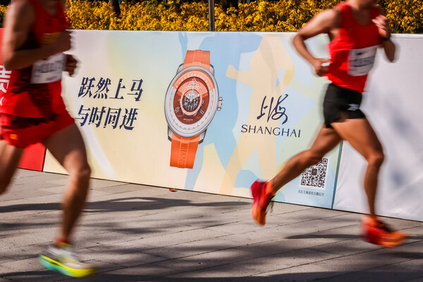 躍然上馬，與時同進，上海表精準見證2023上海馬拉松誕生新紀錄