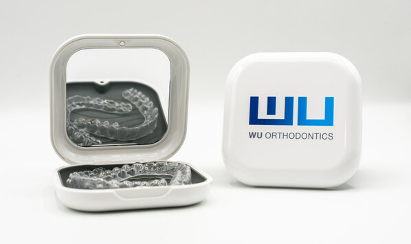 uLab enables on-demand, customized branding for orthodontists who want to promote their brand to patients. Custom logos come printed on the product packaging and the retainer case.