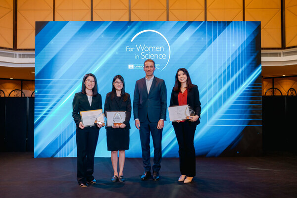 The beneficiaries of the  L’Oréal-UNESCO For Women in Science 2022 program (L to R) -Dr. Shifeng Xue, Dr. Leow Wan Ru, Mr Tomas Hruska, Managing Director of L’Oréal Singapore and Dr. Le Yang at the awards ceremony in Kuala Lumpur last week. (Photo credit: L’Oréal Singapore)