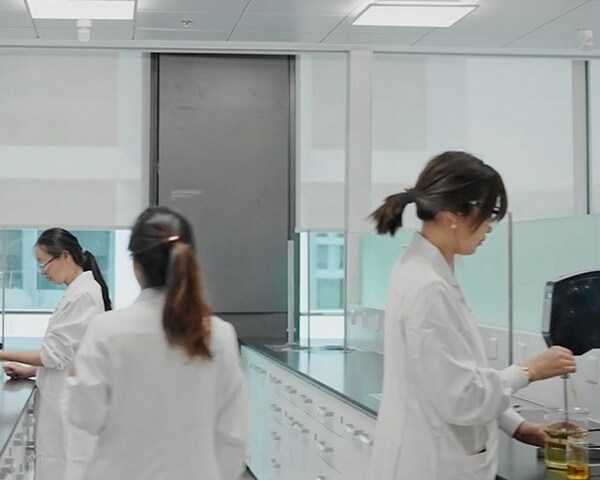 雅诗兰黛中国创新研发中心女性科学家