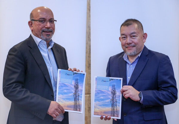 From left - Suresh Sidhu, CEO and Founder of EdgePoint Infrastructure and Muniff Kamaruddin, Chief Executive Officer of EdgePoint Towers Sdn Bhd, launching "An Infrastructure-Based Approach to Advance Digital Equity in South-East Asia" whitepaper that sheds light on the digital divide in South-East Asia (SEA).
