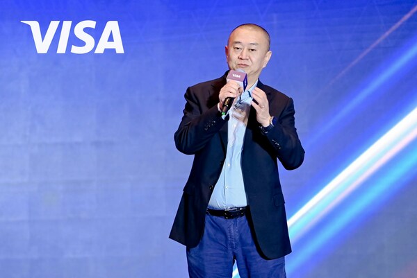 Visa中国区总裁尹小龙为论坛作总结致辞