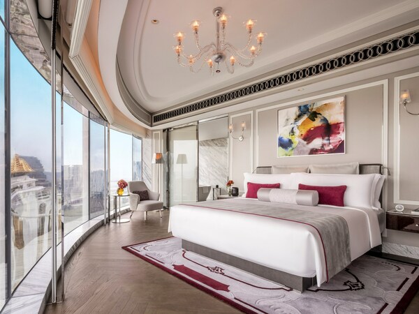 Galaxy Macau and StarWorld Hotel offer a spectacular array of prizes with a total value of over MOP8 million, including a sumptuous stay in a Panoramic Suite at Raffles at Galaxy Macau, a stay at Andaz Macau, F&B voucher, cinema tickets, instant rebate and more.