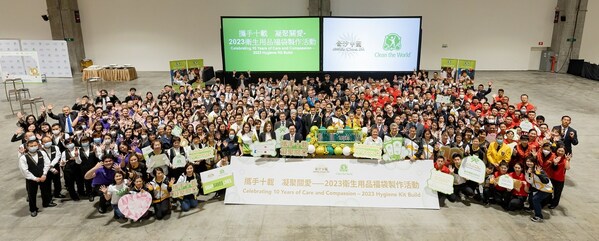 Around 200 volunteers from Sands China and the Rotary Club of Macau work together to build more than 27,000 hygiene kits for global charity Clean the World at The Venetian Macao Dec. 1.