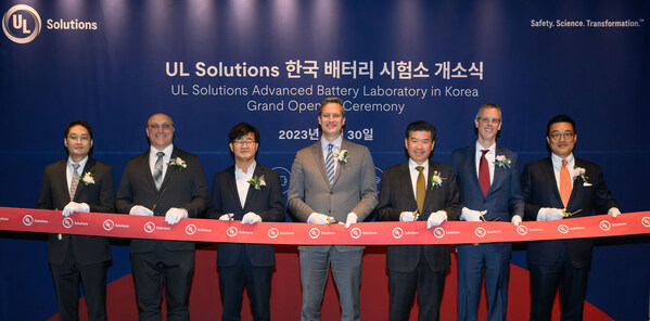 ): UL Solutions 的領導人和韓國高級官員為 UL Solutions 韓國先進電池實驗室舉行開幕儀式。這個新設施位於平澤，是韓國重要的電動車 (EV) 電池製造中心。該實驗室為客戶提供更多獲取最新安全技術的途徑，從而提高創新能力和產品上市速度。