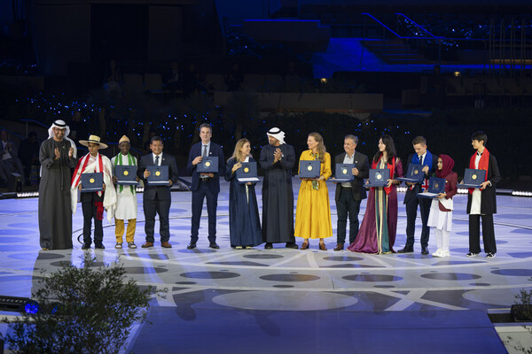 在 COP28 UAE 大會中舉辦的頒獎典禮上，有 11 位獲獎者榮獲了扎耶德可持續發展獎