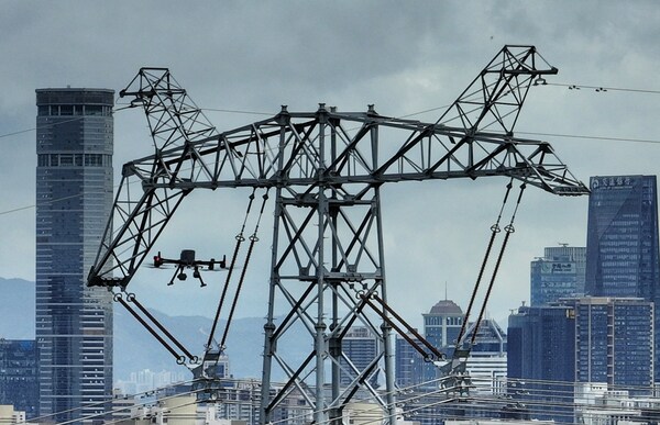 China Southern Power Grid Shenzhen Power Supply Bureau uses large multi-functional drones to inspect important lines