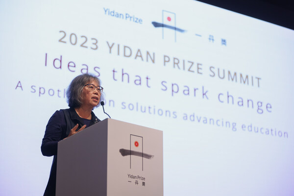 Profesor Michelene Chi, Pemenang Yidan Prize untuk Penyelidikan Pendidikan 2023 membuka panel, ‘Memikirkan semula cara kita mengajar berdasarkan kepada cara pelajar belajar: mempraktikkan teori’.