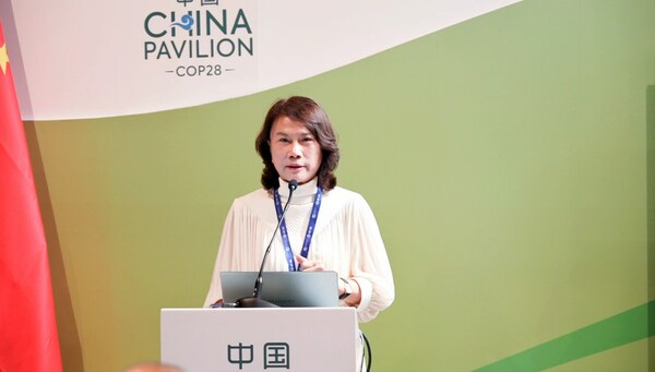 董明珠在第28届联合国气候大会“中国角”会议现场演讲