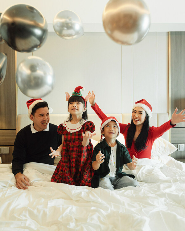 From gorgeous winter decorations, charming holiday hampers, delicious Christmas banquets, special stay packages and spectacular New Year's Eve party, Sheraton Surabaya Hotel & Towers is set to deliver an unforgettable experience for guests to ring in 2024.
