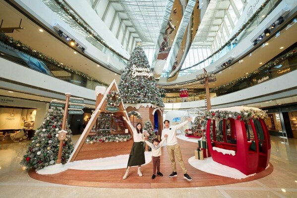 “SnowPark” at ifc mall Makes a White Christmas in Hong Kong a Reality