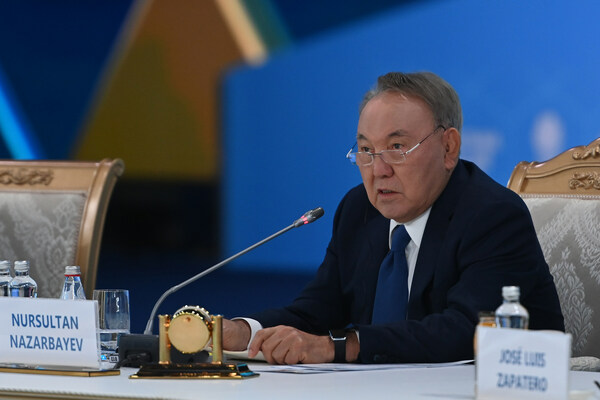 カザフスタンのナザルバエフ前大統領がアスタナクラブで講演、核デタントが急務と語る