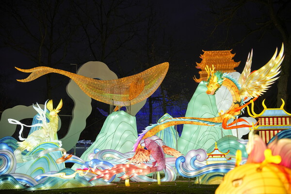 法国豫园灯会将《山海经》中的神兽融入到灯组设计中