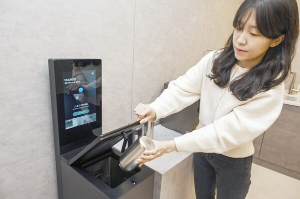 LG Electronics (LG) unveils an innovative tumbler washer, LG mycup, a unique cleaning solution featuring state-of-the-art technology to enhance the daily hygiene of tumbler users, at CES 2024.