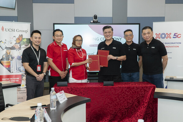 Dari kiri : Mr Ching Eu Earn (UNI COMMS Director), Mr James Thang (UCSI Group CIO), Professor Datuk Ir Ts Dr Puan Siti Hamisah (UCSI Group CEO & UCSI University VC), Mr Ng Kok Heng (XOX Group CEO), Mr Loh Boon Teong (XOX VP Commercial),  Mr Tan Tai Liang (XOX CSO)