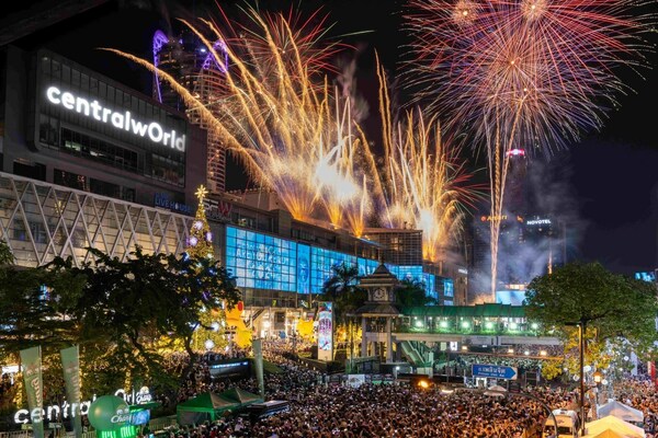 "亚洲时代广场"——尚泰世界购物中心庆祝2024年的到来，曼谷市中心有史以来的世界顶级娱乐倒计时地标 (PRNewsfoto/CENTRAL PATTANA)