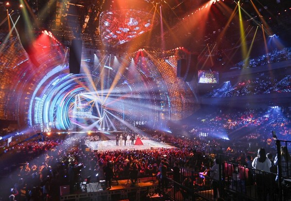 亚洲跨年顶秀《更好2024江苏卫视跨年演唱会》于银河综艺馆盛大举行，现场气氛热烈，重量级明星倾情演出唱响幸福旋律，与亿万观众共迎新年。