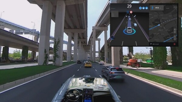 The car integrated with DeepRoute.ai Driver 3.0 and Tencent SD Map is driving in Shanghai, China