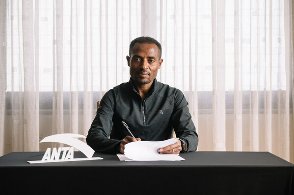 安踏签约埃塞俄比亚长跑名将凯内尼萨 · 贝克勒
