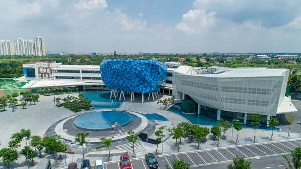 Located in the Ecopark green township (Hung Yen, Vietnam), the campus boasts spacious and iconic designs, offering international-standard educational experiences to students with modern facilities and state-of-the-art technology.