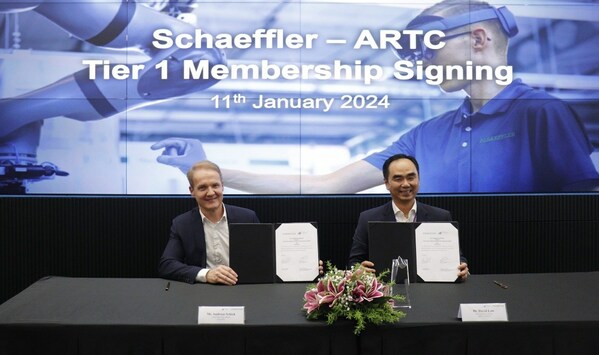 From left to right: Andreas Schick, Chief Operating Officer, Schaeffler AG, and Dr David Low, Chief Executive Officer, ARTC, A*STAR signed the membership agreement which will see the Schaeffler joining as a Tier 1 member of ARTC’s industry consortium to accelerate translational research for advanced manufacturing.