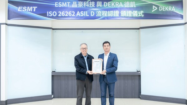 DEKRA德凯台湾董事总经理李俊仪(图右)颁发DEKRA德凯ISO 26262 ASIL-D功能安全流程认证证书予晶豪科技总经理张明鉴(图左)。