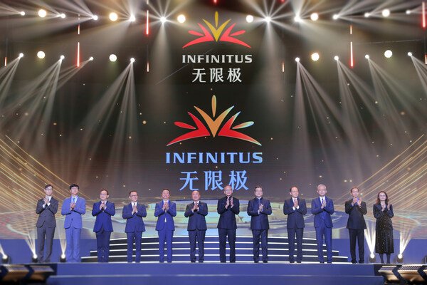 Family members of the Lee Kum Kee Group and Infinitus’ Central Management Team gathering at the 2024 Infinitus Global Annual Conference