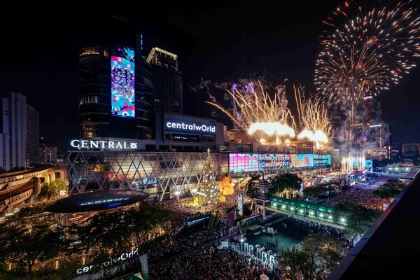 泰國尚泰世界購物中心 centralwOrld: 數十萬人共慶2024年新年